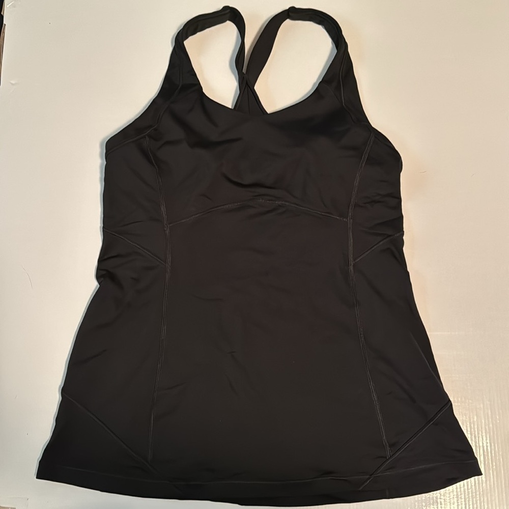 Lululemon size 8 tank in black w/ built in shelf bra